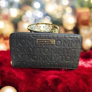 Tommy Hilfiger Irene II Zip Around Wallet Embossed Smooth PVC Tommy Black